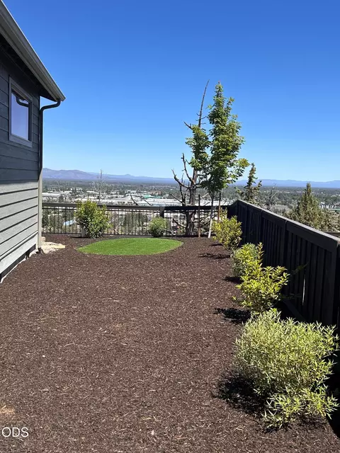 Exterior - 3038 NW Butte View Dr, Bend, OR 97703 photo 6 of 11