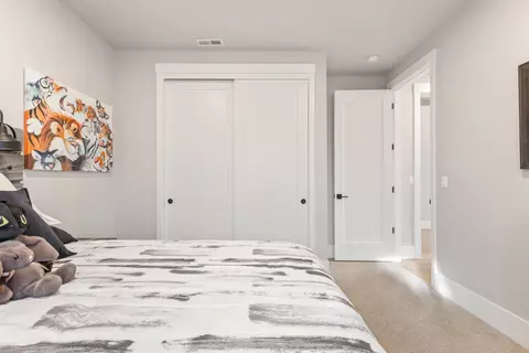 Bedroom - 3038 NW Butte View Dr, Bend, OR 97703 photo 2 of 4