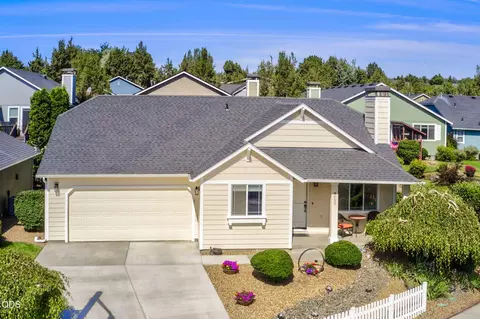 3633 SW 29th St, Redmond, OR 97756