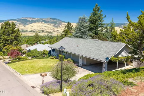 1150 Hillview Dr, Ashland, OR 97520