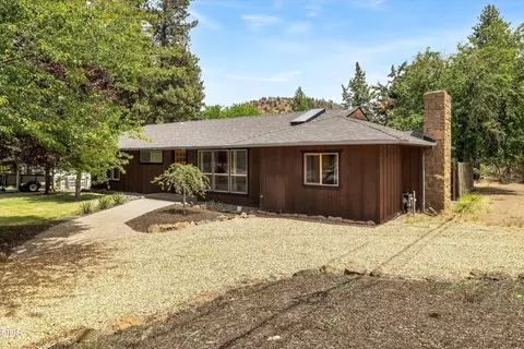 Exterior - 606 NE 9th St, Bend, OR 97701 photo 9 of 11