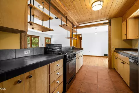 Kitchen - 606 NE 9th St, Bend, OR 97701 photo 2 of 4