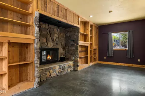 Living - 606 NE 9th St, Bend, OR 97701 photo 7 of 7