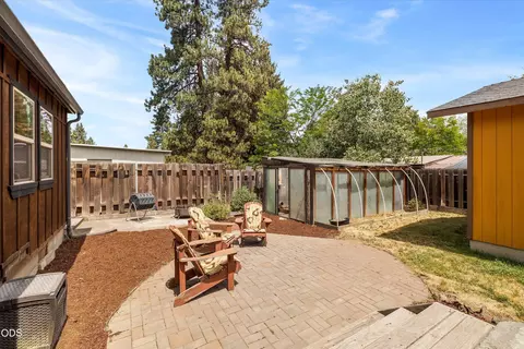 Exterior - 606 NE 9th St, Bend, OR 97701 photo 3 of 11