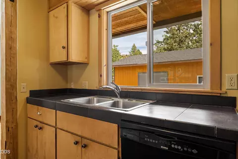 Kitchen - 606 NE 9th St, Bend, OR 97701 photo 4 of 4