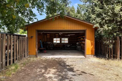 Exterior - 606 NE 9th St, Bend, OR 97701 photo 7 of 11