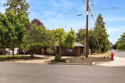 Exterior - 606 NE 9th St, Bend, OR 97701 photo 10 of 11