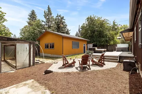 Exterior - 606 NE 9th St, Bend, OR 97701 photo 6 of 11