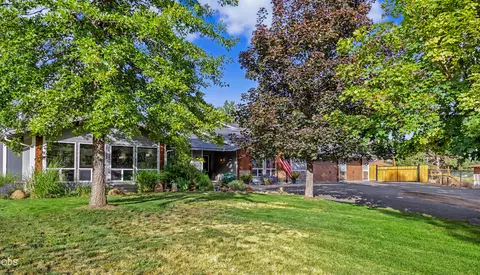 3665 Pine Tree Dr, Klamath Falls, OR 97603