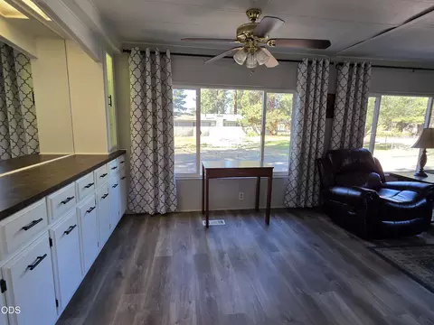 Living - 305 S Charley Ave, Chiloquin, OR 97624 photo 2 of 5