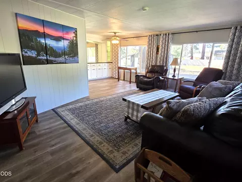 Living - 305 S Charley Ave, Chiloquin, OR 97624 photo 1 of 5