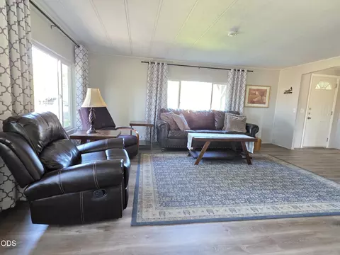 Living - 305 S Charley Ave, Chiloquin, OR 97624 photo 4 of 5