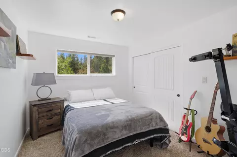 Bedroom - 16250 South Dr, La Pine, OR 97739 photo 5 of 6