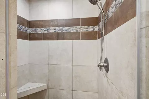 Bath - 16250 South Dr, La Pine, OR 97739 photo 4 of 5