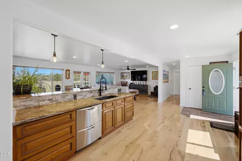 Kitchen - 16250 South Dr, La Pine, OR 97739 photo 4 of 5