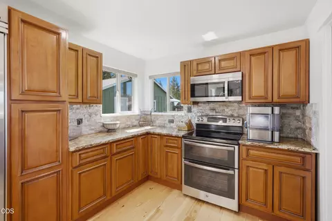 Kitchen - 16250 South Dr, La Pine, OR 97739 photo 2 of 5