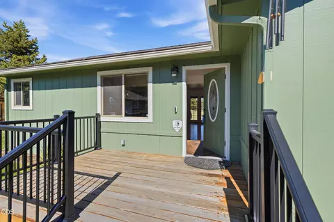 Exterior - 16250 South Dr, La Pine, OR 97739 photo 9 of 14