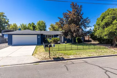832 La Loma Dr, Medford, OR 97504