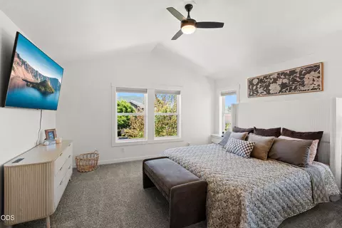 Bedroom - 1142 N Haskell St, Central Point, OR 97502 photo 1 of 2