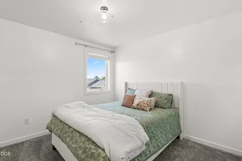 Bedroom - 1142 N Haskell St, Central Point, OR 97502 photo 2 of 2