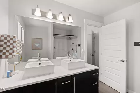 Bath - 1142 N Haskell St, Central Point, OR 97502 photo 1 of 3