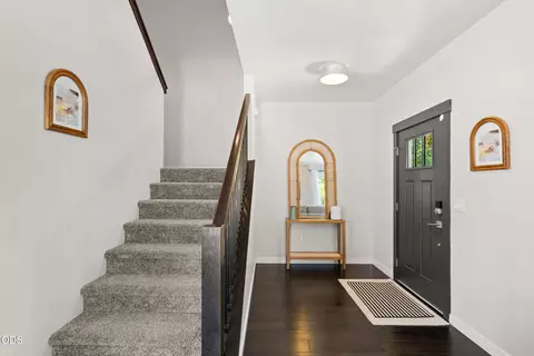 Entry Way - 1142 N Haskell St, Central Point, OR 97502 photo 2 of 2
