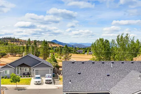 View/Area - 1031 Ruby Meadows Dr, Eagle Point, OR 97524 photo 1 of 4