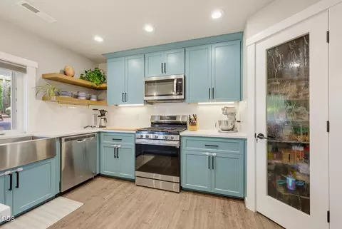 Kitchen - 1031 Ruby Meadows Dr, Eagle Point, OR 97524 photo 2 of 4