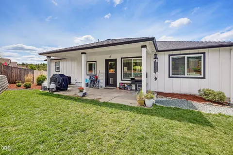 Exterior - 1031 Ruby Meadows Dr, Eagle Point, OR 97524 photo 6 of 13