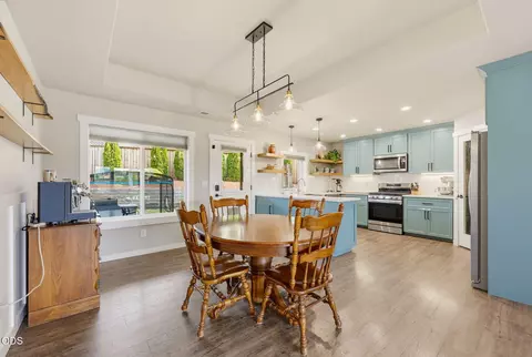 Dining - 1031 Ruby Meadows Dr, Eagle Point, OR 97524 photo 2 of 3
