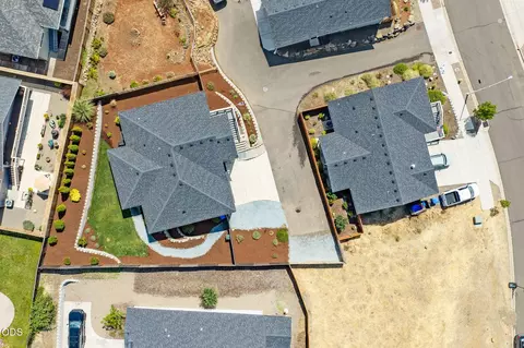 View/Area - 1031 Ruby Meadows Dr, Eagle Point, OR 97524 photo 2 of 4