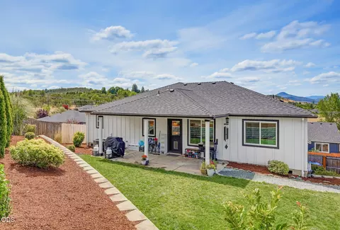 Exterior - 1031 Ruby Meadows Dr, Eagle Point, OR 97524 photo 7 of 13