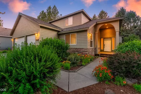 Exterior - 19870 Powers Rd, Bend, OR 97702 photo 2 of 6