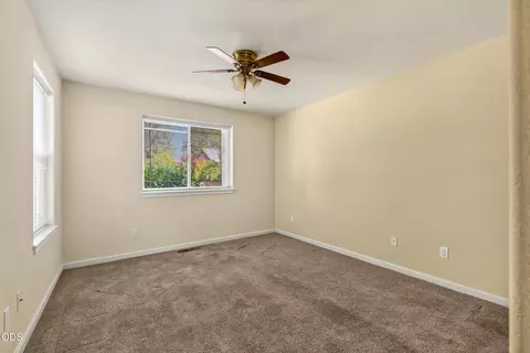Bedroom - 19870 Powers Rd, Bend, OR 97702 photo 1 of 7