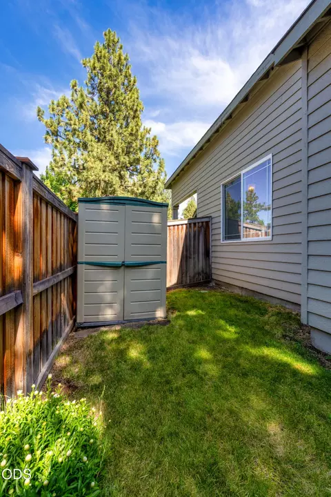 Exterior - 19870 Powers Rd, Bend, OR 97702 photo 5 of 6