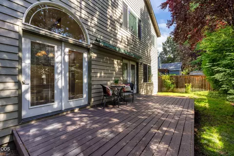 Exterior - 19870 Powers Rd, Bend, OR 97702 photo 4 of 6