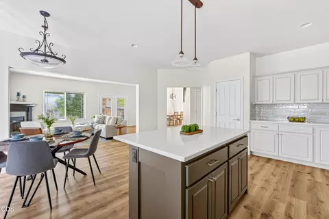 Kitchen - 19870 Powers Rd, Bend, OR 97702 photo 2 of 2