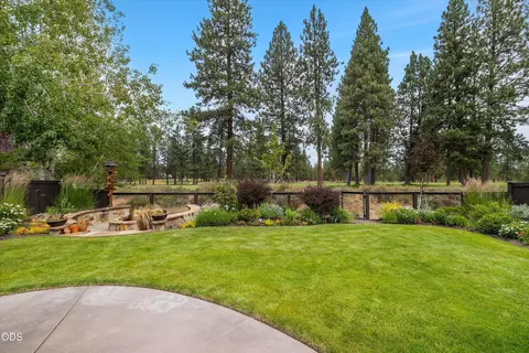 Exterior - 20158 Stonegate Dr, Bend, OR 97702 photo 8 of 18