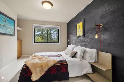 Bedroom - 20158 Stonegate Dr, Bend, OR 97702 photo 1 of 9