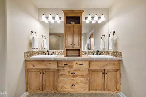 Bath - 20158 Stonegate Dr, Bend, OR 97702 photo 3 of 6