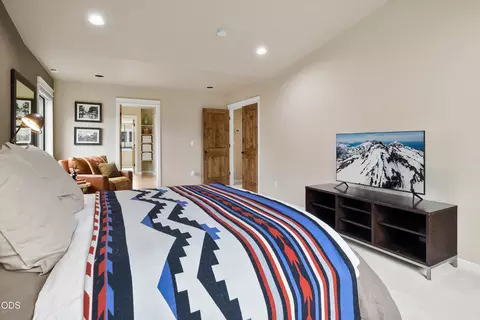Bedroom - 20158 Stonegate Dr, Bend, OR 97702 photo 9 of 9