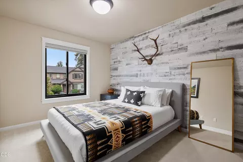 Bedroom - 20158 Stonegate Dr, Bend, OR 97702 photo 3 of 9