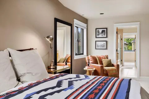 Bedroom - 20158 Stonegate Dr, Bend, OR 97702 photo 8 of 9