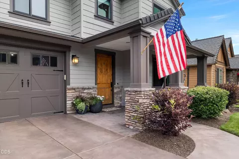 Exterior - 20158 Stonegate Dr, Bend, OR 97702 photo 2 of 18