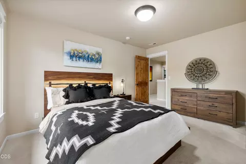 Bedroom - 20158 Stonegate Dr, Bend, OR 97702 photo 6 of 9