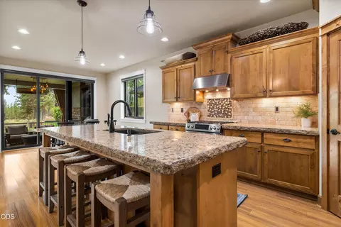 Kitchen - 20158 Stonegate Dr, Bend, OR 97702 photo 2 of 5