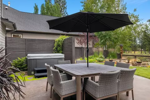Exterior - 20158 Stonegate Dr, Bend, OR 97702 photo 4 of 18