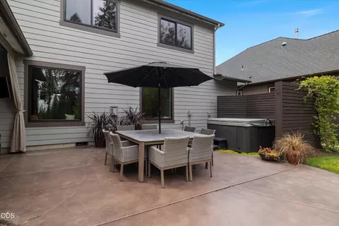 Exterior - 20158 Stonegate Dr, Bend, OR 97702 photo 6 of 18