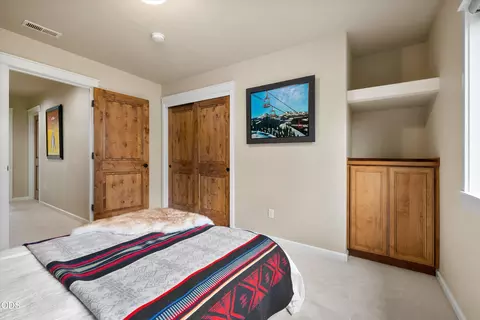 Bedroom - 20158 Stonegate Dr, Bend, OR 97702 photo 2 of 9