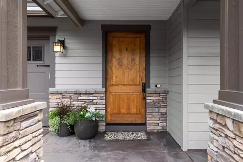 Entry Way - 20158 Stonegate Dr, Bend, OR 97702 photo 1 of 6